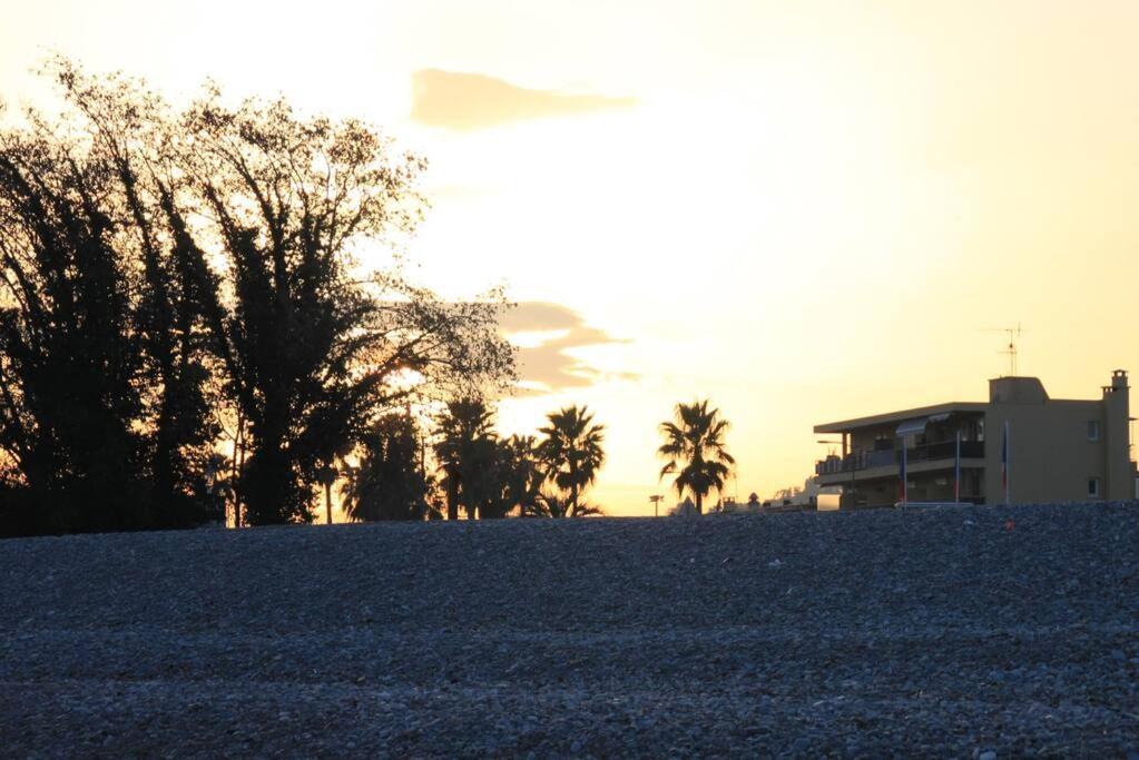 Appart Dans Maison 2 Km De La Plage Villeneuve-Loubet Exteriör bild