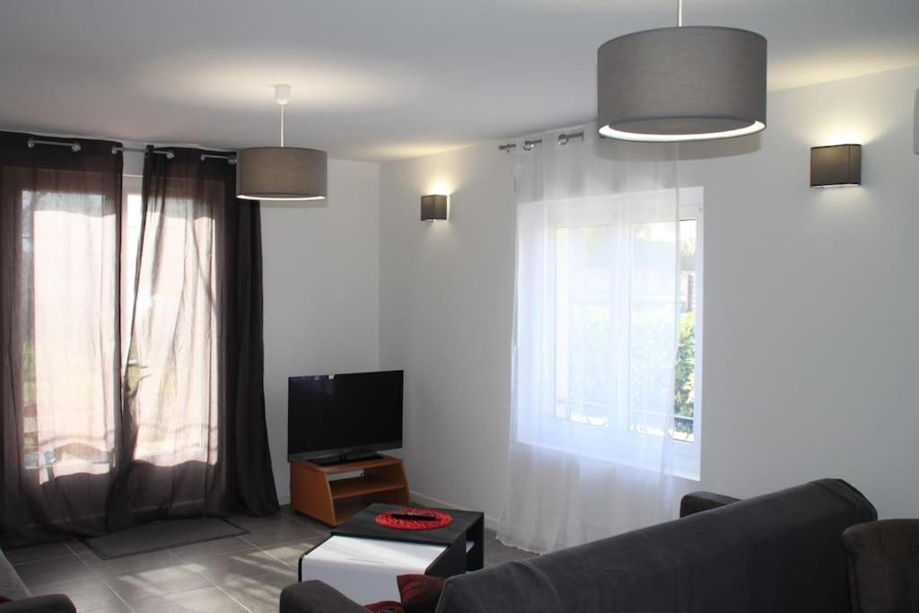 Appart Dans Maison 2 Km De La Plage Villeneuve-Loubet Exteriör bild